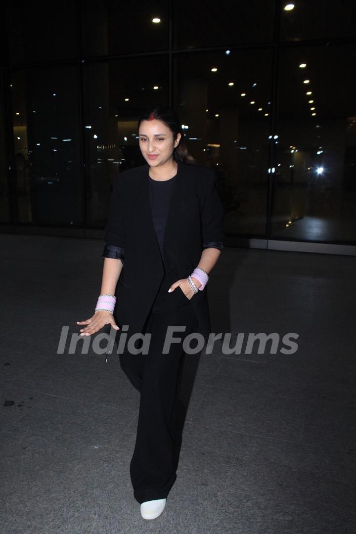 Parineeti Chopra snapped at the Mumbai airport 