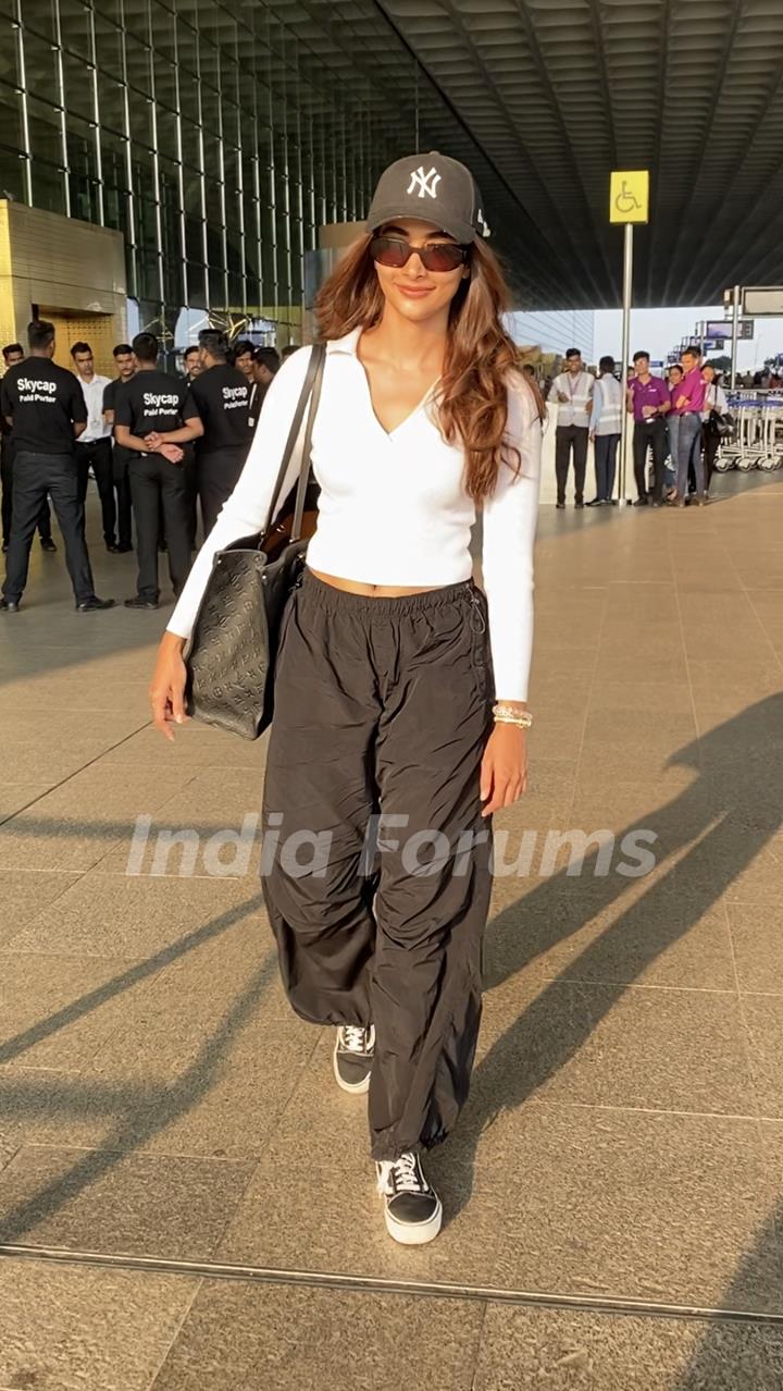 Pooja Hegde snapped at the Mumbai airport 