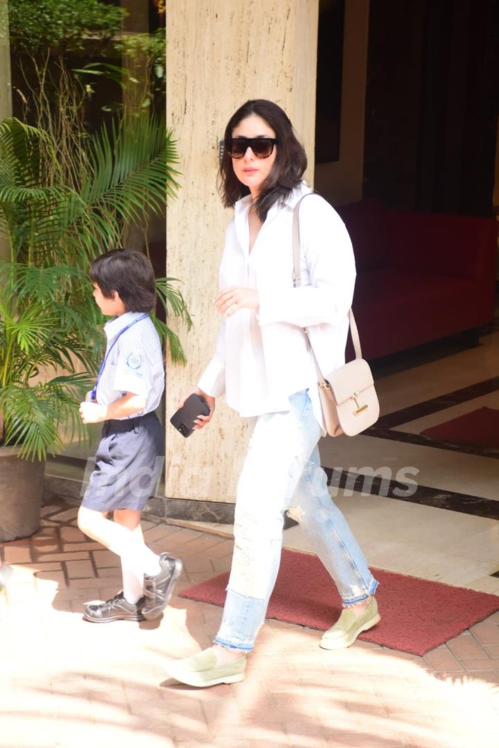  Kareena Kapoor, Taimur Ali Khan snapped in the city 