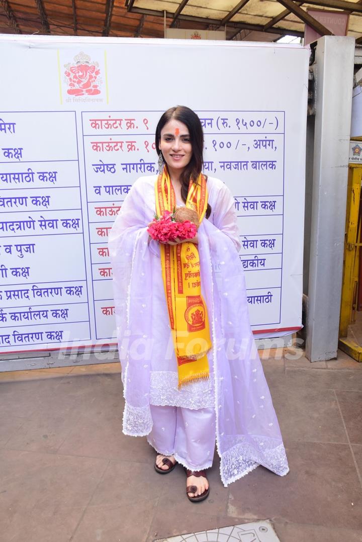 Radhika Madan at Siddhivinayak Mandir to seek bleessing 