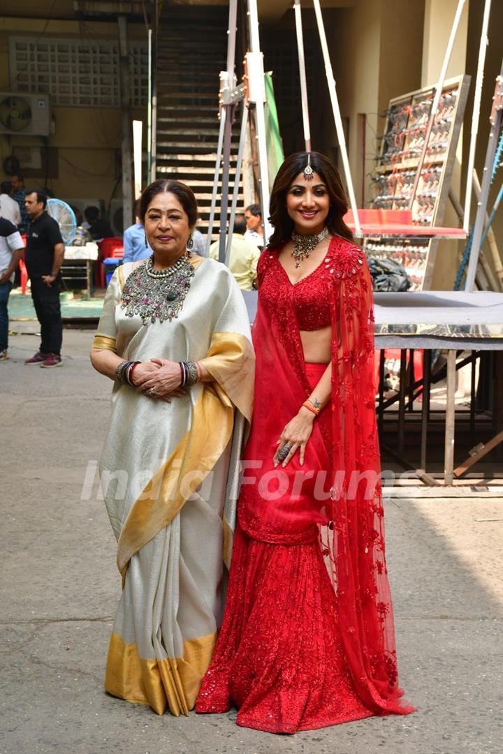 Shilpa Shetty and Kirron Kher snapped on the set of India's Got Talent