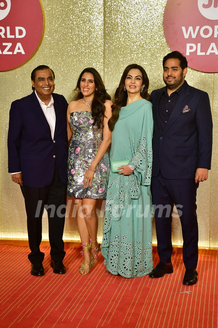 Nita Ambani, Isha Ambani, Mukesh Ambani