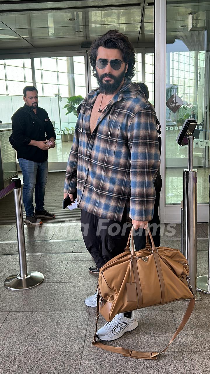 Arjun Kapoor  snapped at the Mumbai airport