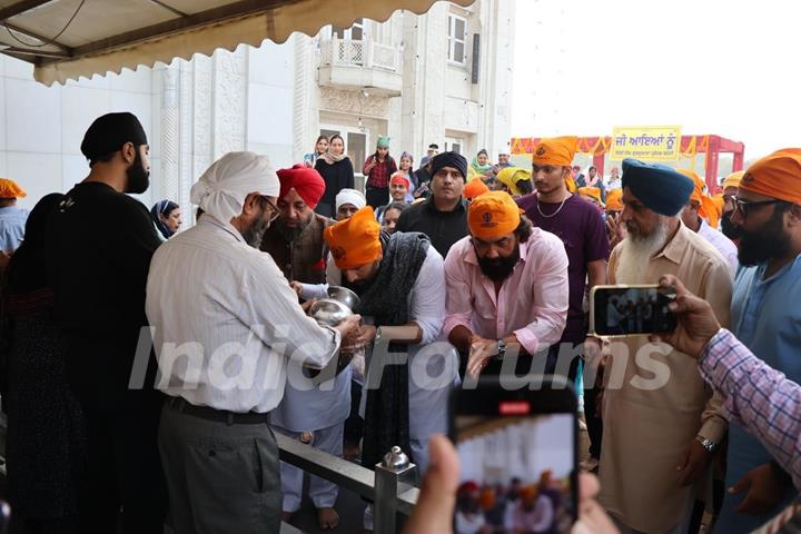 Ranbir Kapoor, Bobby Deol, Sandeep Reddy Vanga, Bhushan Kumar, Pranay Reddy Vanga, and Shiv Chanana, seeks blessings at Bangla Saheb Gurudwara in Delhi