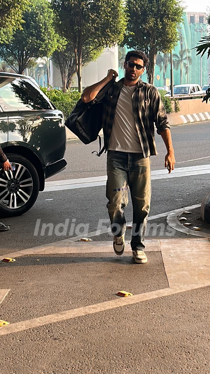 Aditya Roy Kapur snapped at the airport 