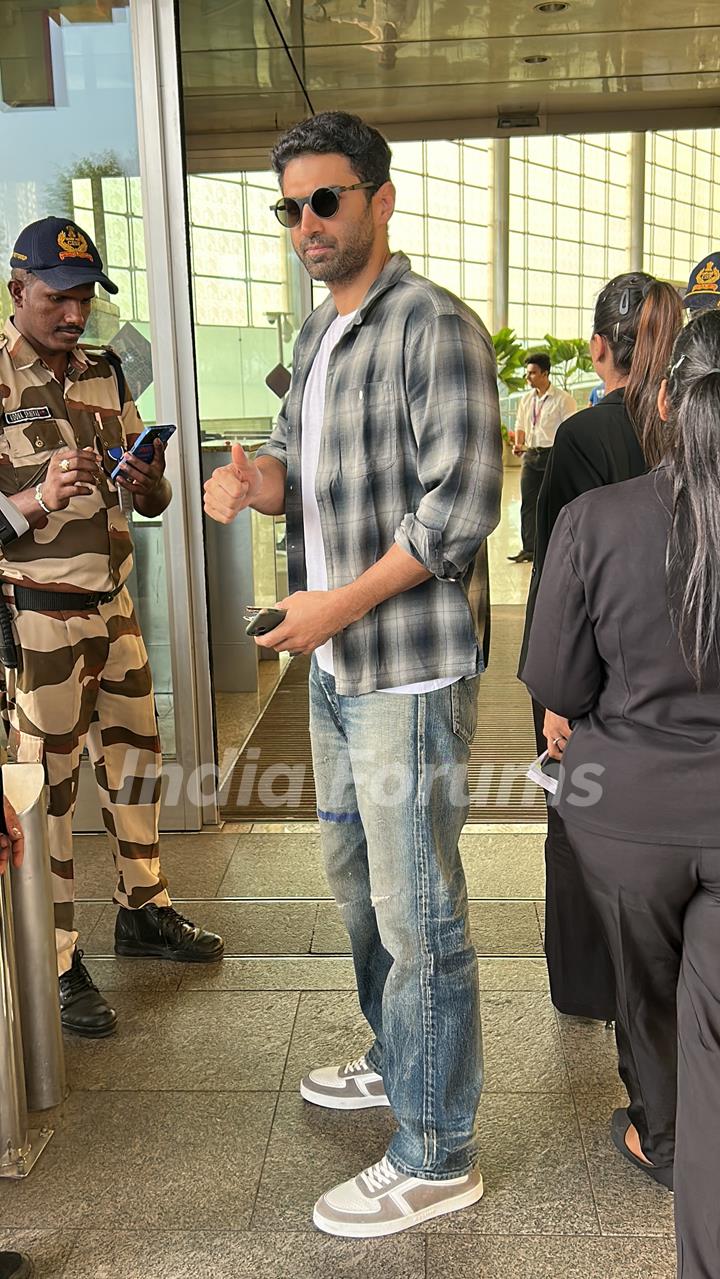 Aditya Roy Kapur snapped at the airport 