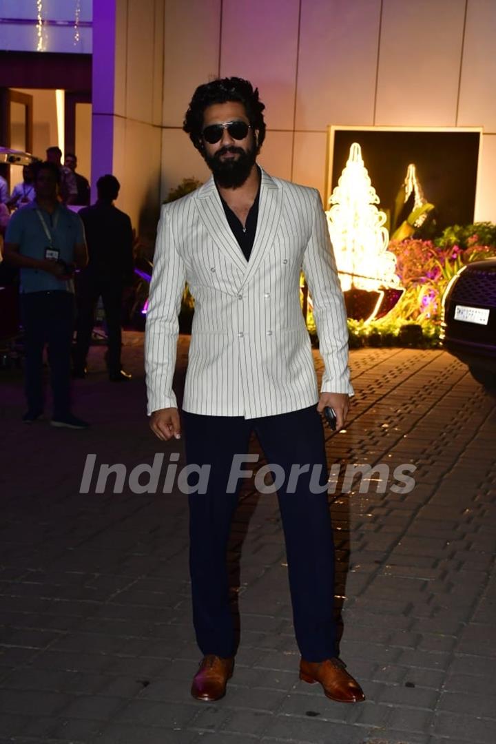 Vicky Kaushal spotted at the Mumbai airport 