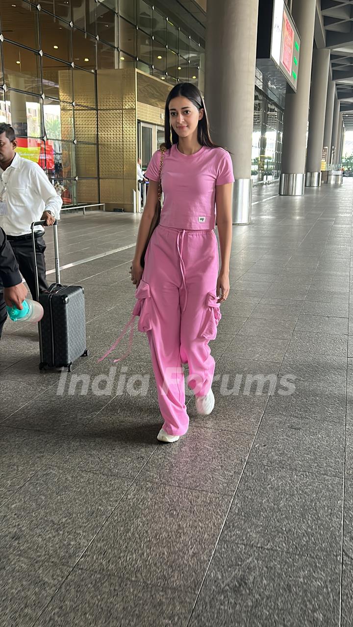 Ananya Panday snapped at the Mumbai airport