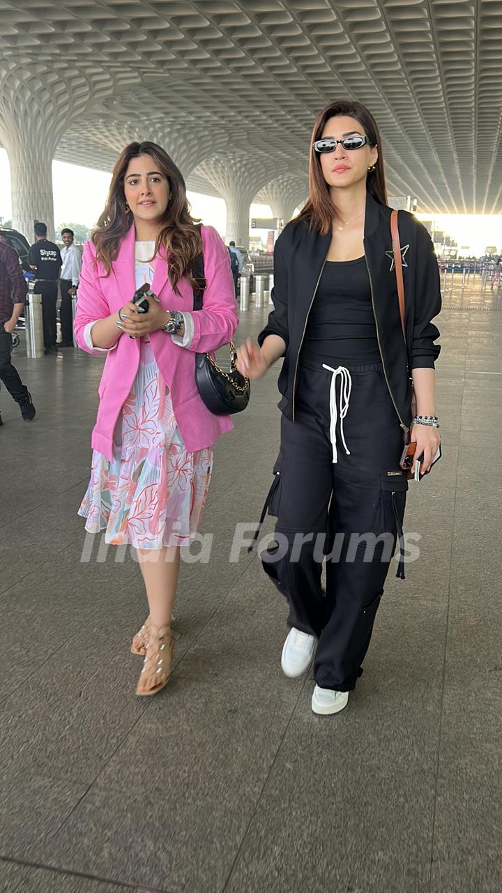 Kriti Sanon and Nupur Sanon clicked at the Mumbai airport 