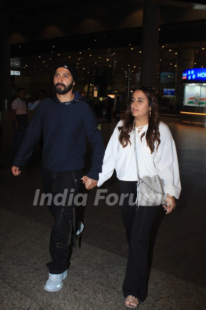 Varun Dhawan and Natasha Dalal snapped at the Mumbai airport 