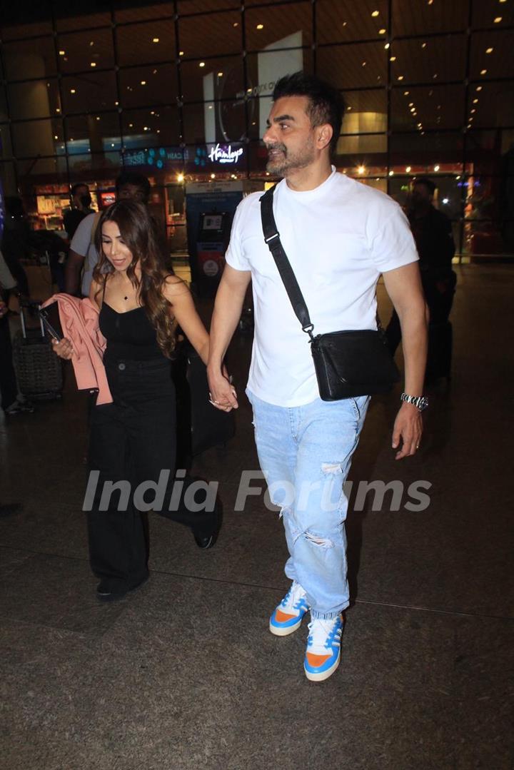 Arbaaz and Sshura spotted at the airport 