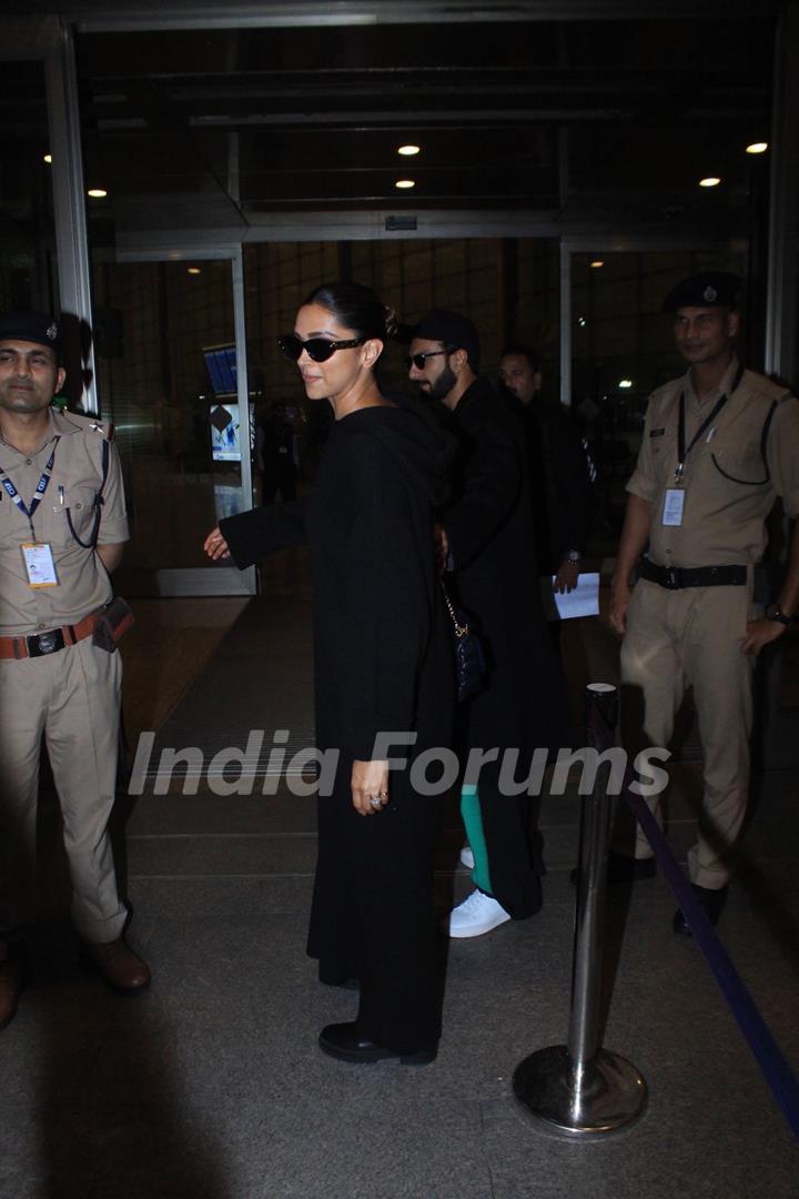 Deepika Padukone and Ranveer Singh spotted at the airport 