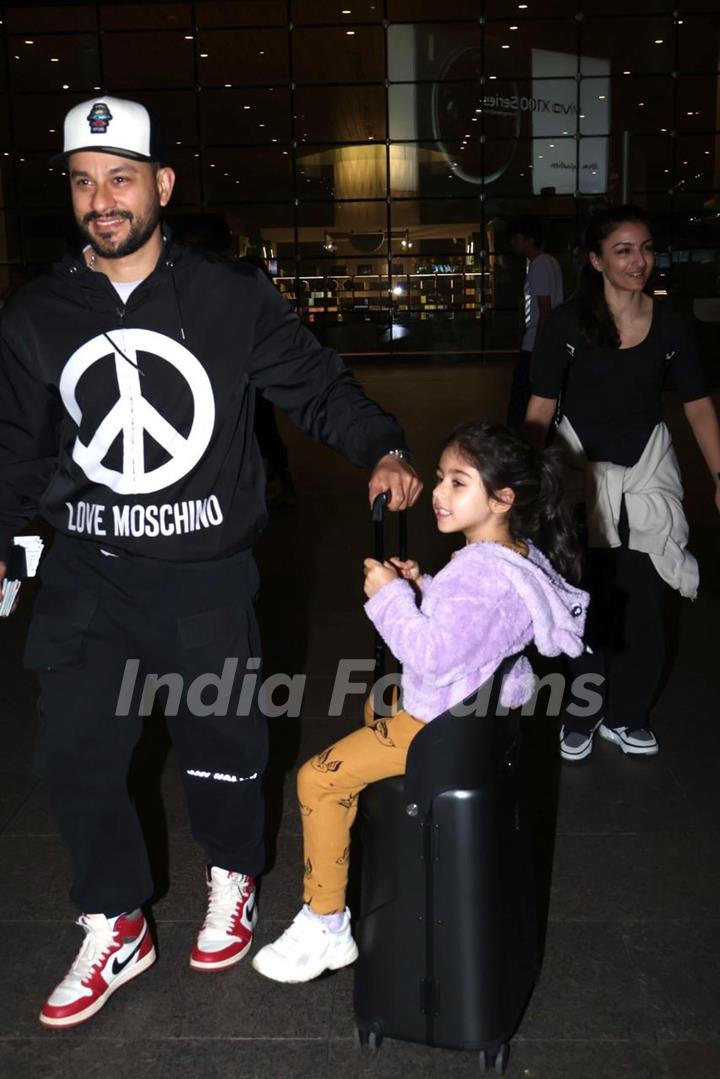 Kunal Khemu Soha Ali Khan and daughter spotted at the airport 