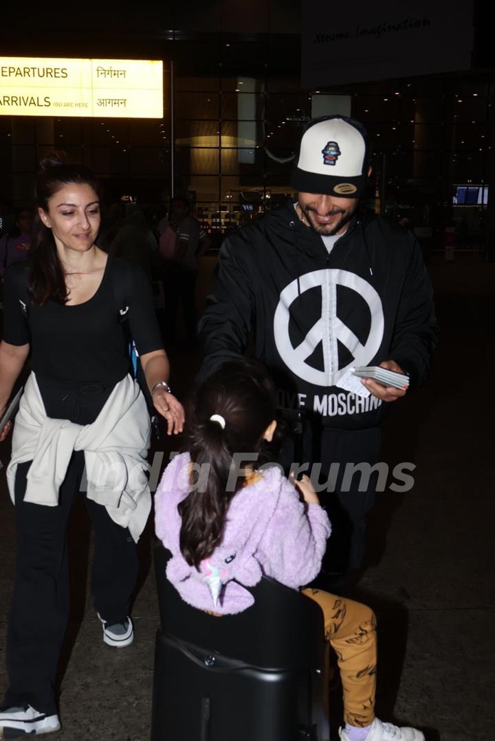 Kunal Khemu Soha Ali Khan and daughter spotted at the airport 