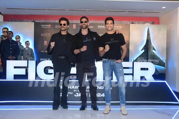 Anil Kapoor, Hrithik Roshan and Akash Oberoi snapped at the trailer launch of Fighter