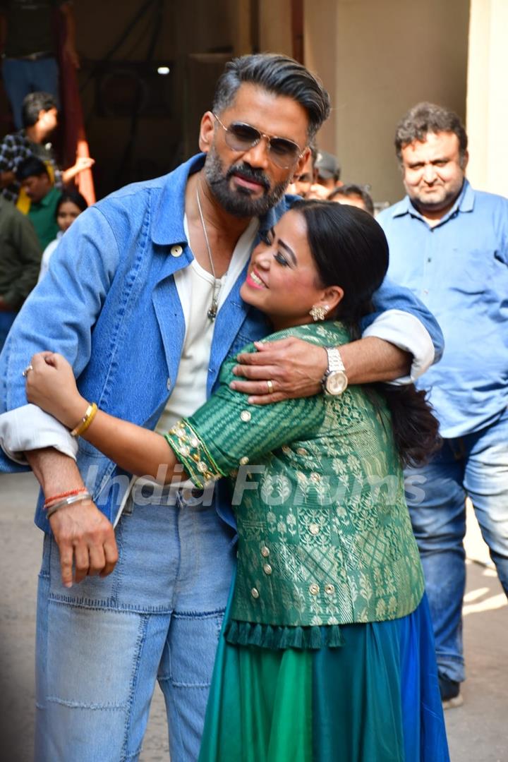 Suniel Shetty and Bharti Singh snapped on the set of Dance Deewane 4