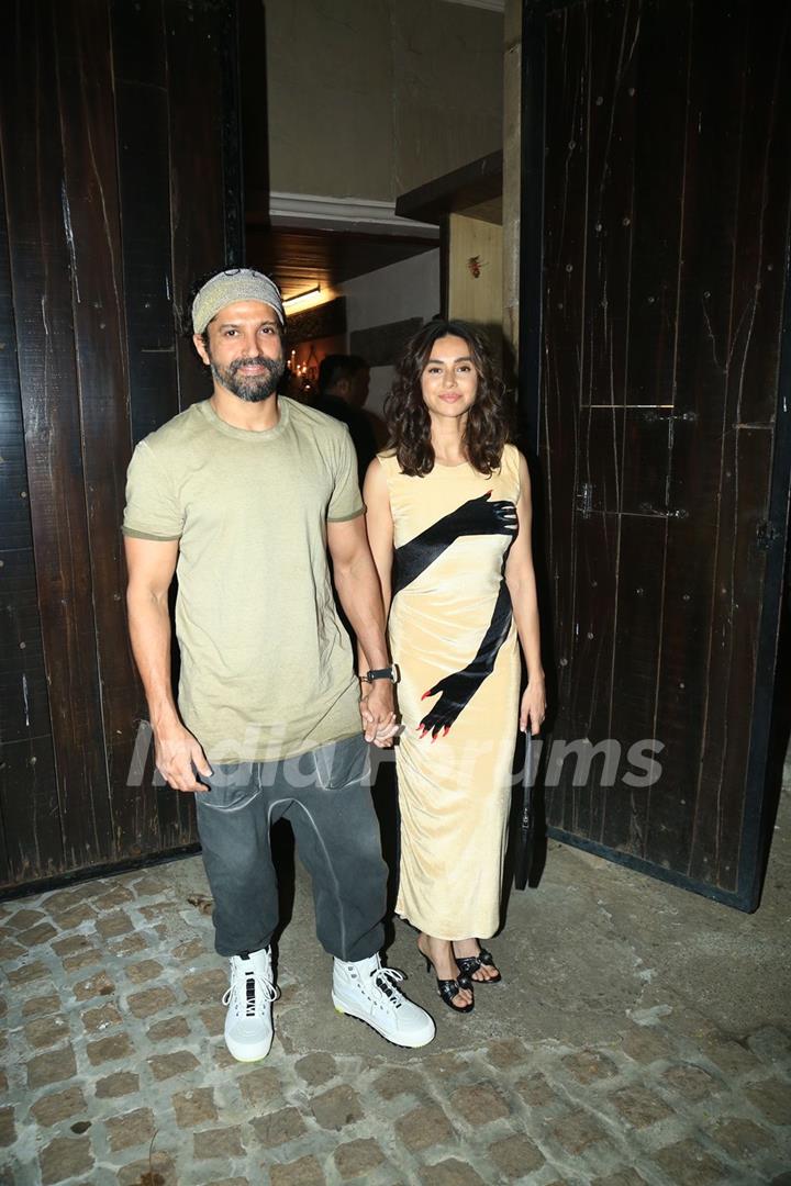 Farhan Akhtar and Shibani Dandekar Akhtar was spotted at the birthday bash of Javed Akhtar 