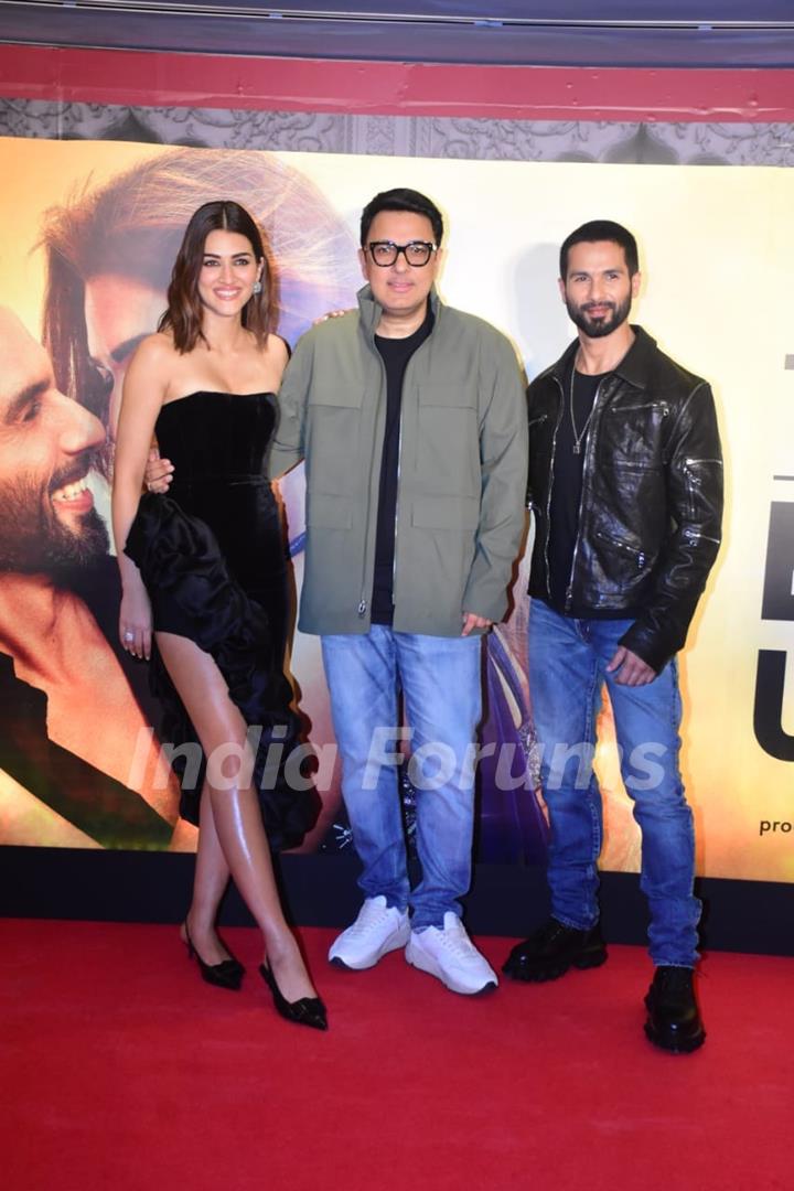 Shahid Kapoor, Dinesh Vijan and Kriti Sanon snapped at the trailer launch of Teri Baaton Mein Aisa Uljha Jiya