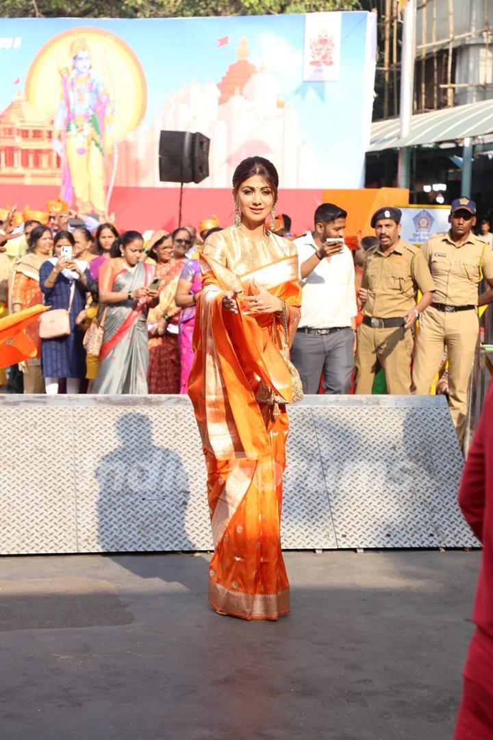 Shilpa Shetty seek blessing at Siddhivinayak temple