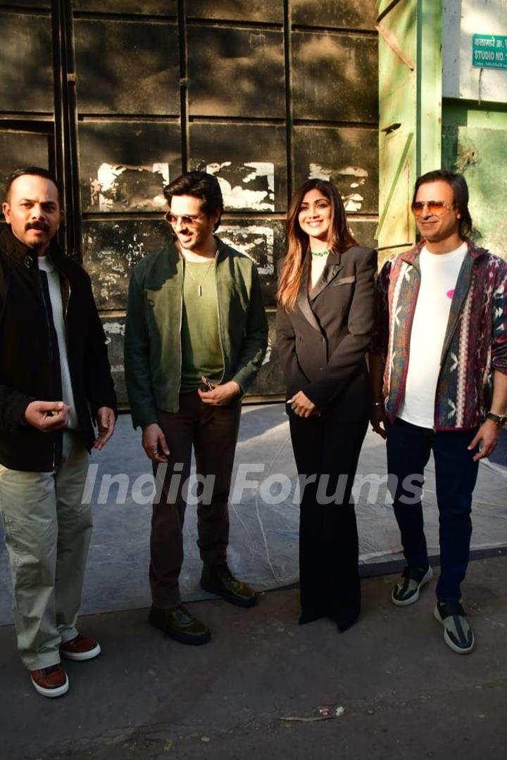 Vivek Oberoi, Shilpa Shetty, Rohit Shetty and Sidharth Malhotra snapped promoting Indian Police Force