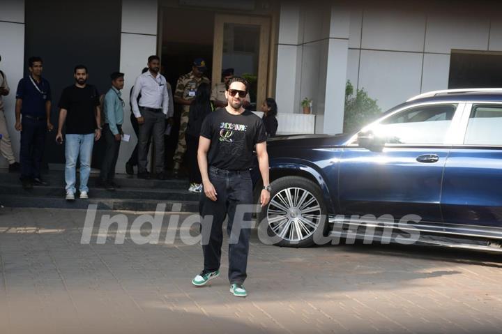 Ayushmann Khurrana snapped at the Mumbai airport 