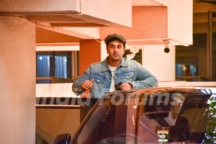 Ranbir Kapoor snapped at Sanjay Leela Bhansali Office in Juhu 