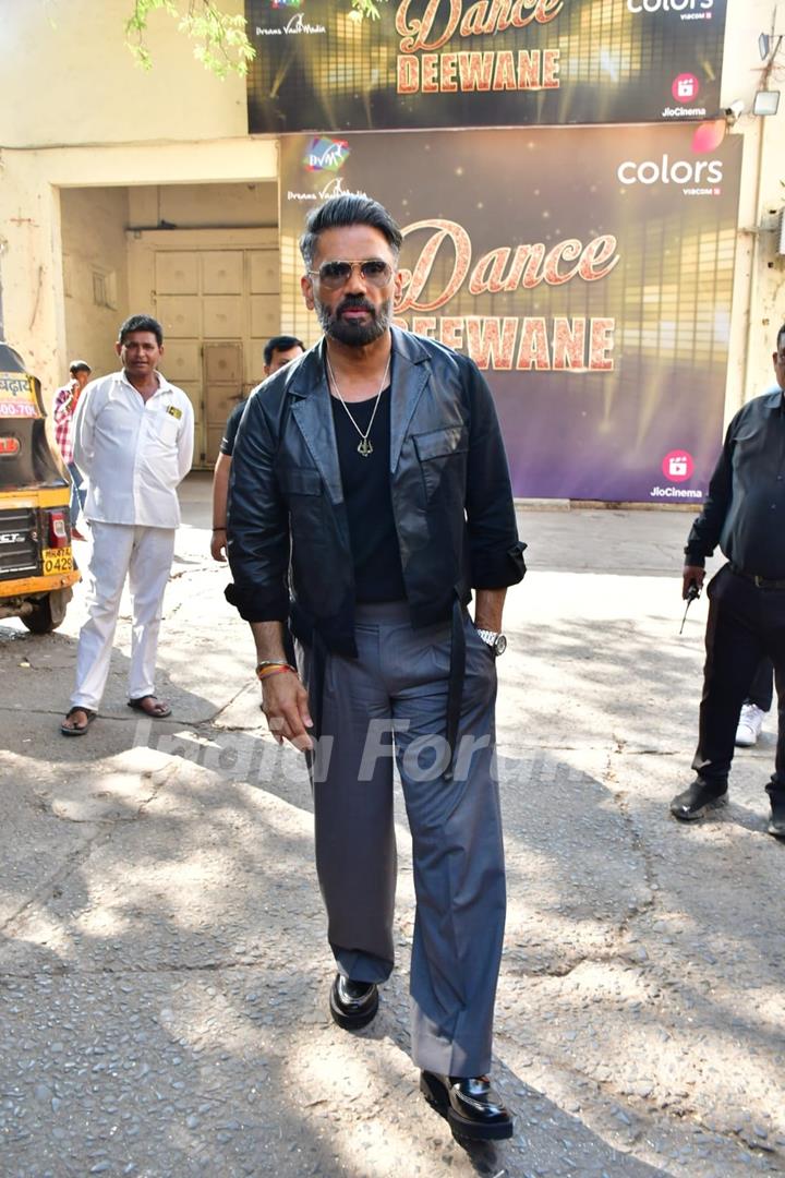 Suniel Shetty spotted on the set of Dance Deewane