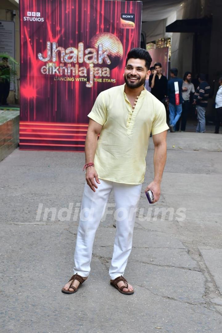 Shiv Thakare snapped on the set of Jhalak Dikhhla Jaa 11