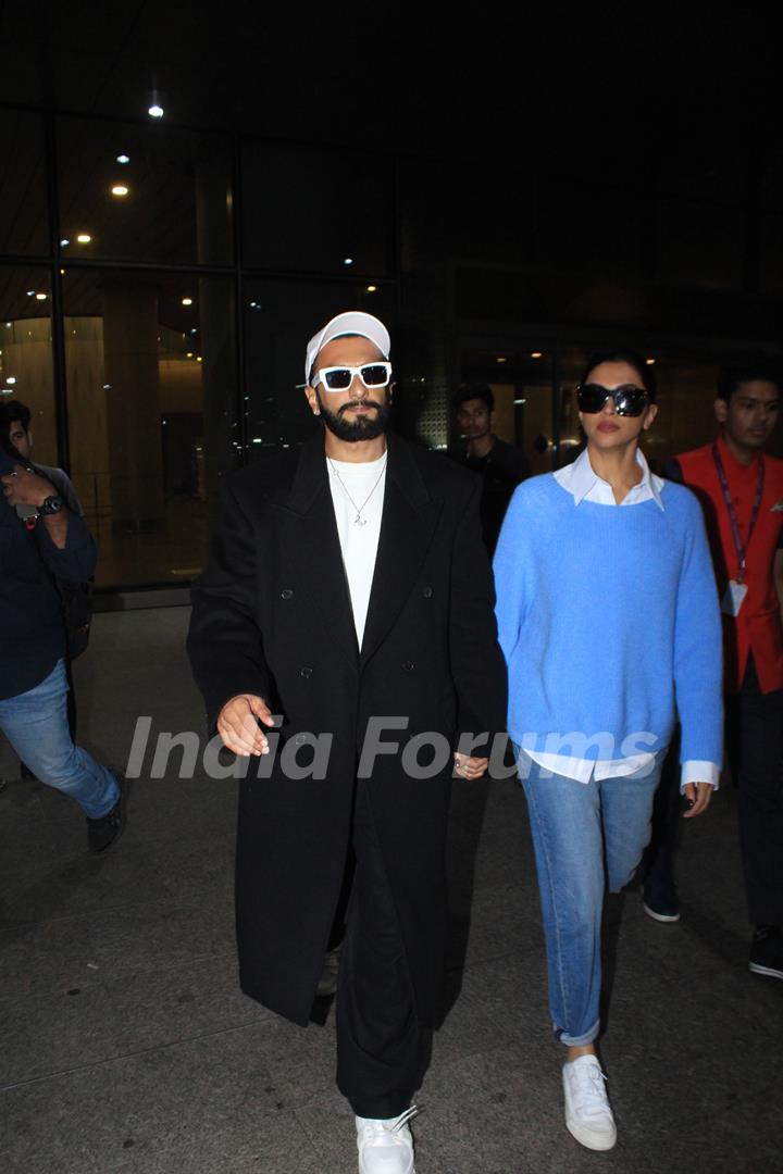 Deepika Padukone and Ranveer Singh  snapped at the airport