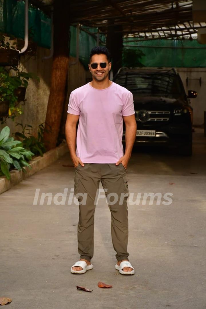 Varun Dhawan snapped in the Juhu