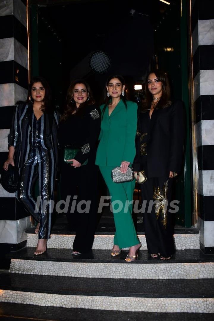 Neelam Kothari, Seema Khan, Maheep Kapoor and Bhavana Pandey  snapped at Torii restaurant in Khar