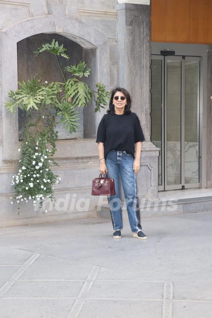 Neetu Kapoor spotted at Randhir Kapoor's house