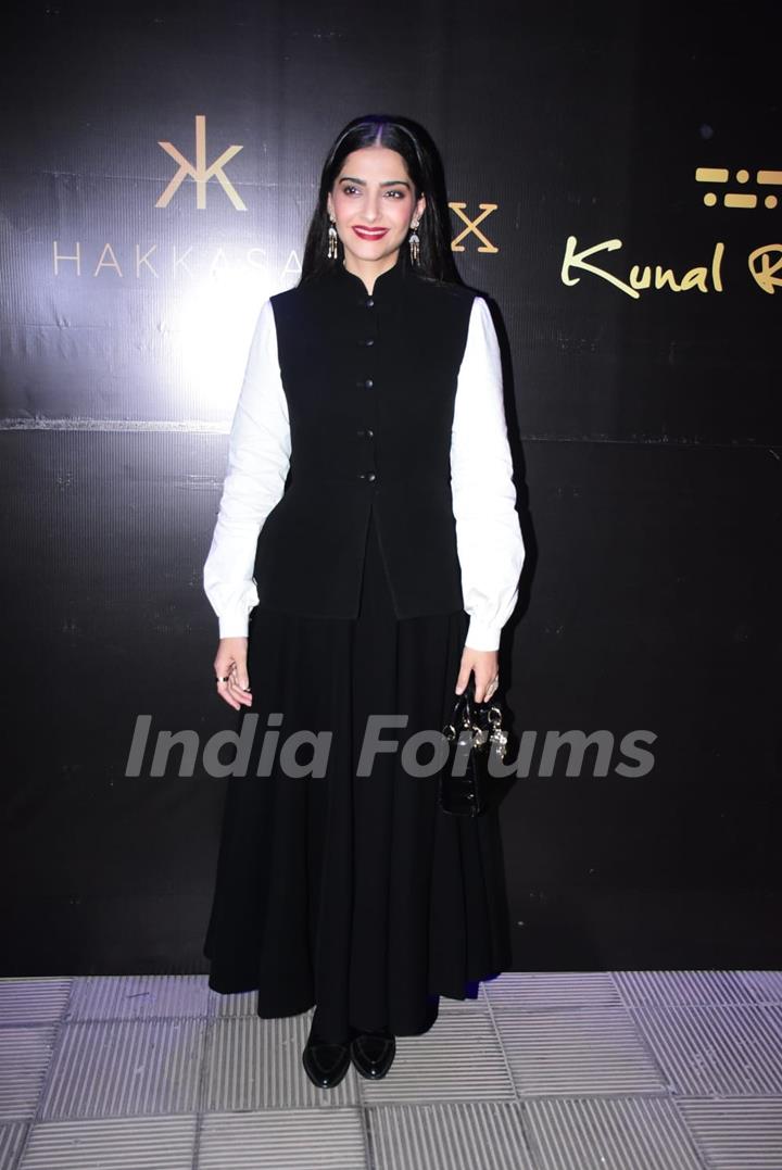 Sonam Kapoor snapped at Hakkasan