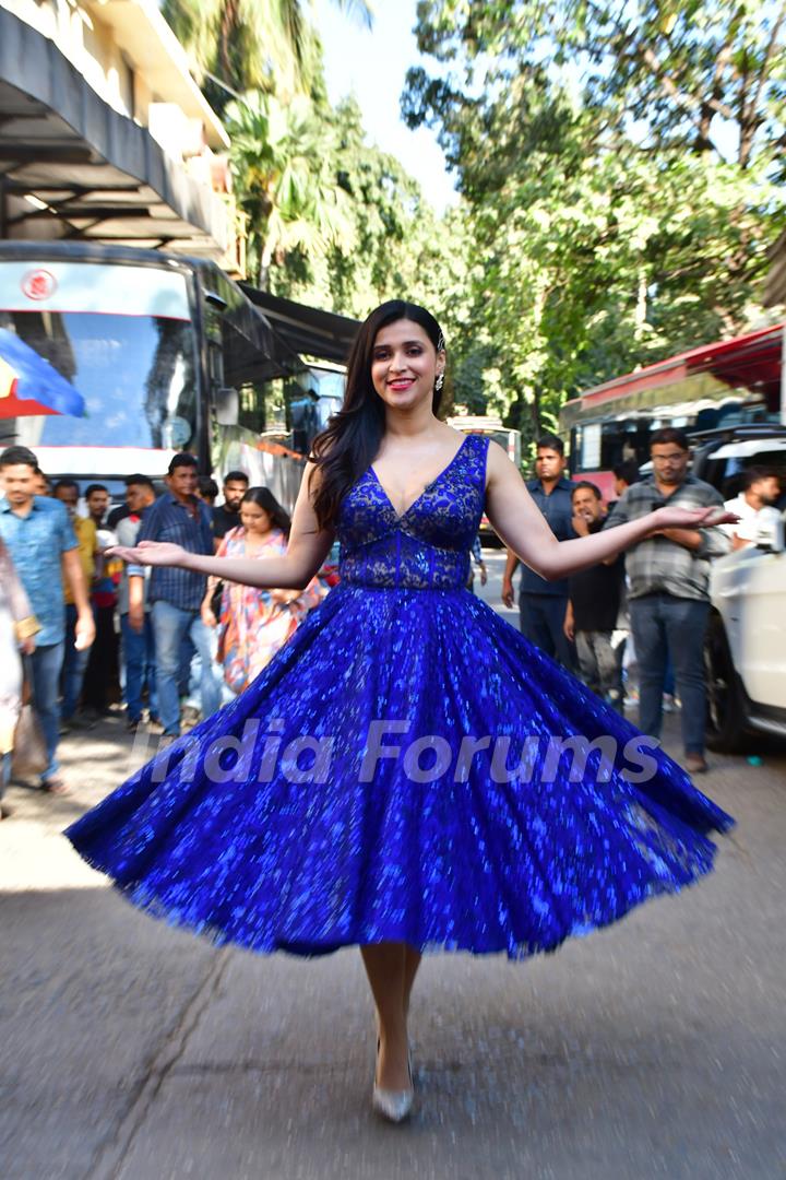 Mannara Chopra snapped on the set of Dance Deewane