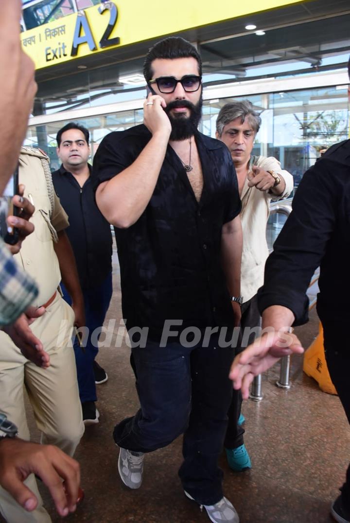 Arjun Kapoor snapped at the Goa airport to attend Rakul Preet and Jackky Baghnani's wedding