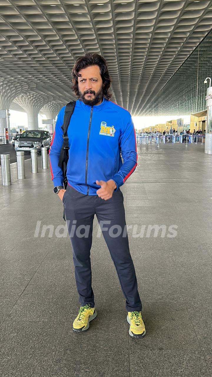 Riteish Deshmukh spotted at the airport