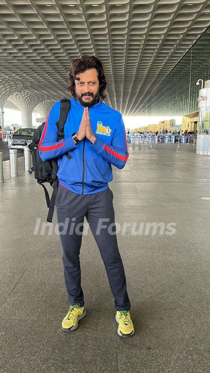 Riteish Deshmukh spotted at the airport