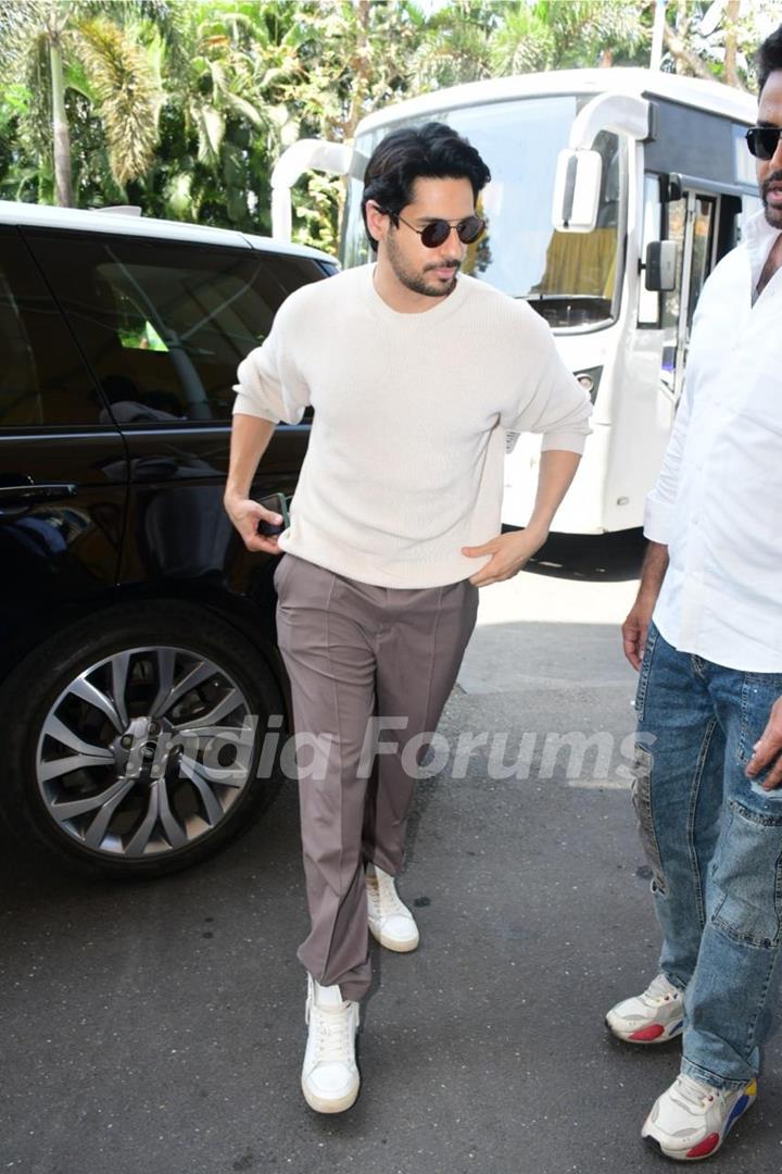 Sidharth Malhotra snapped in the city