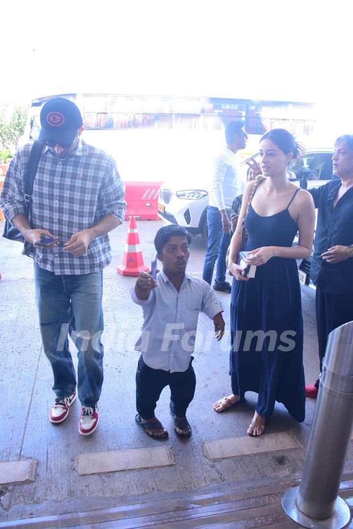 Aditya Roy Kapur and Ananya Panday spotted at the airport