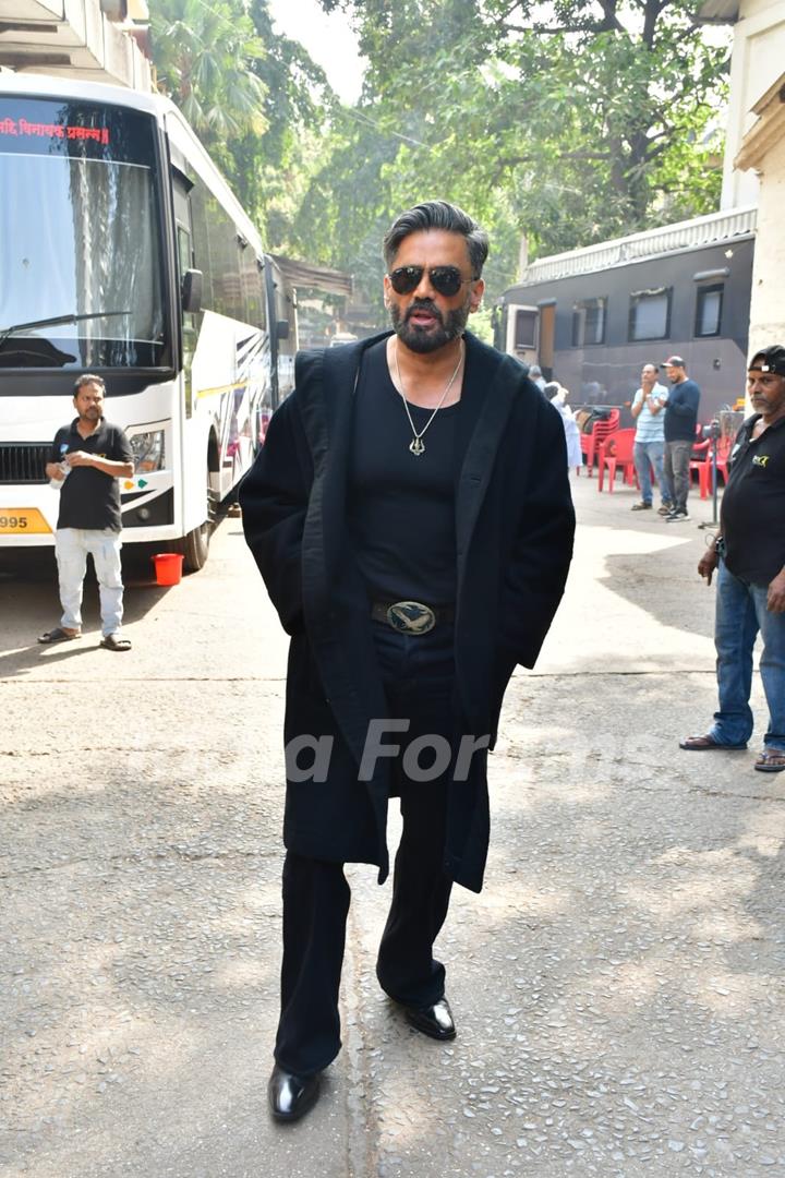 Suniel Shetty spotted on the set of Dance Deewane 4