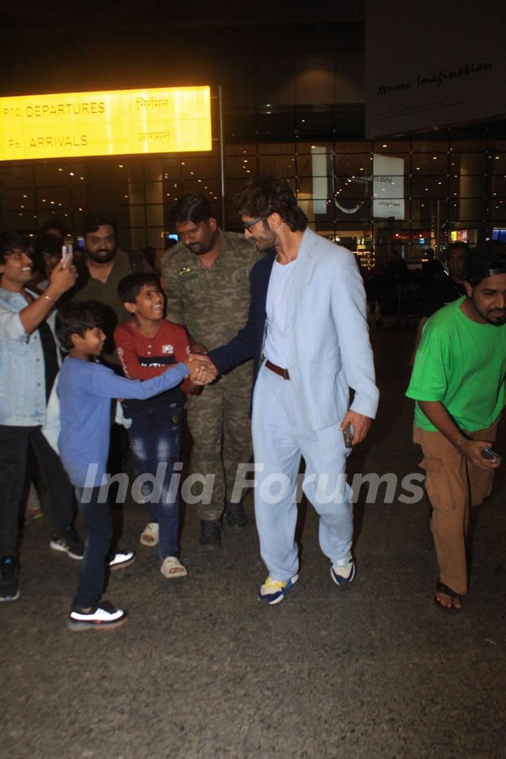 Vidyut Jammwal snapped at the airport