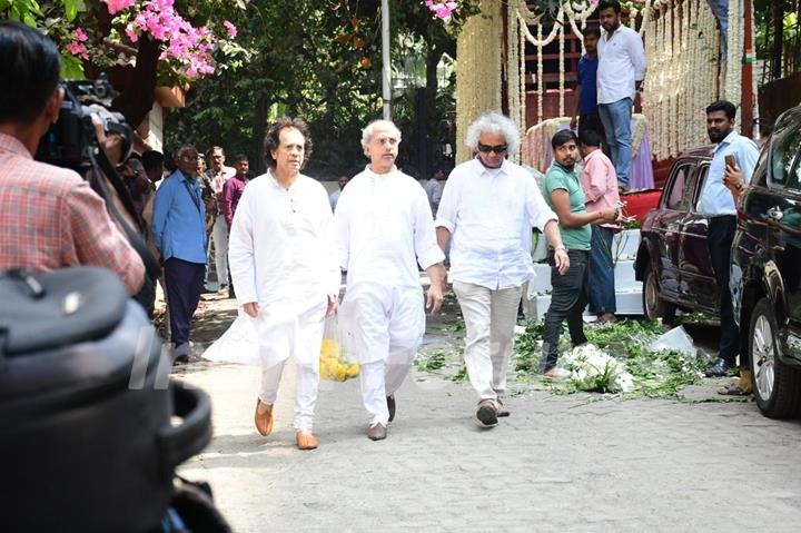 Zakir Hussain attend Pankaj Udhas Funeral