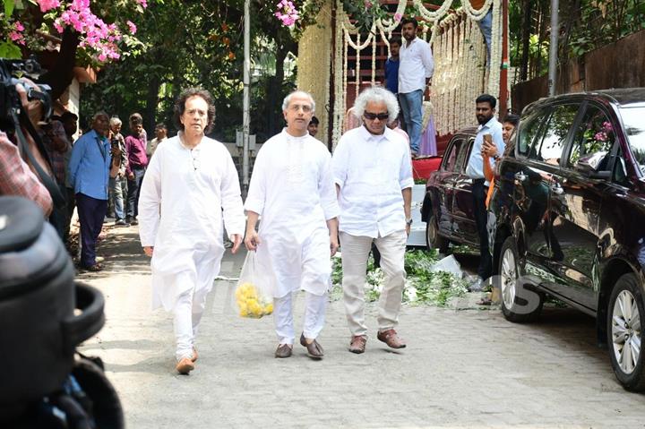 Zakir Hussain attend Pankaj Udhas Funeral