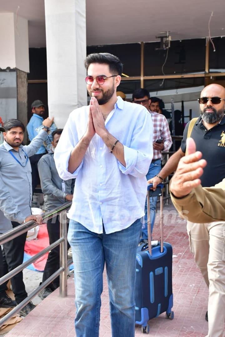 Tejas Thackeray spotted at the airport