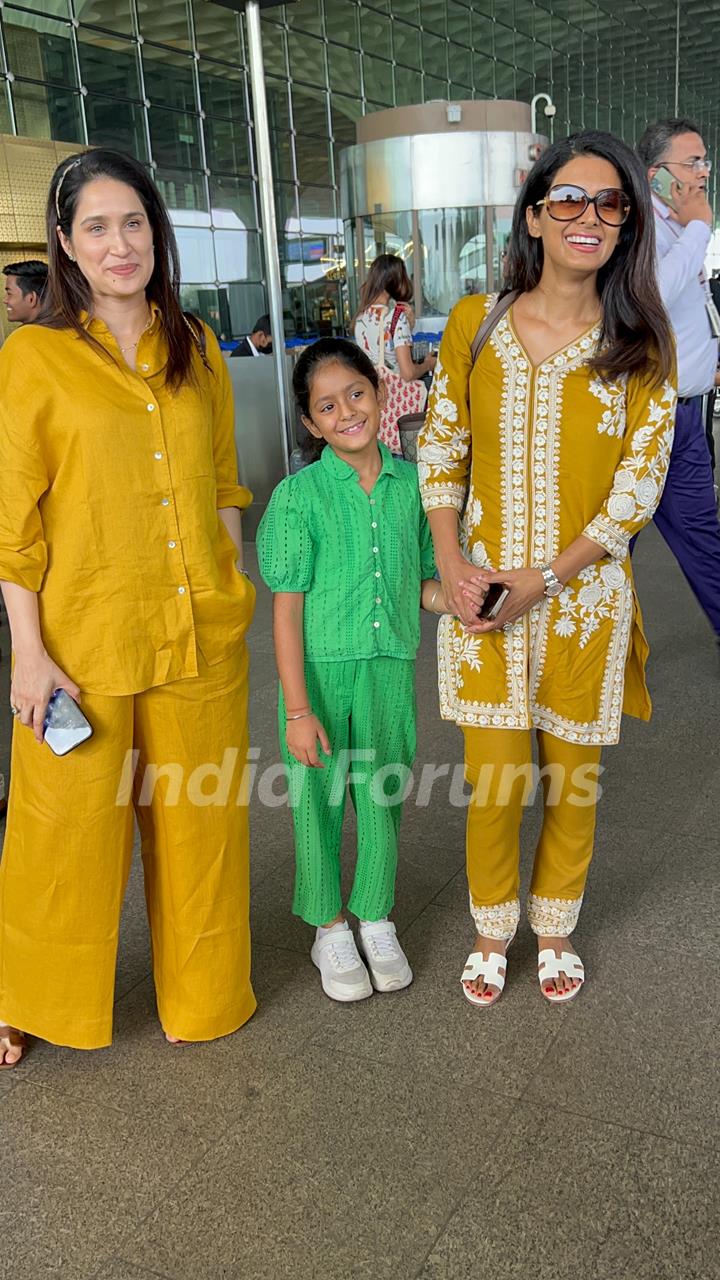 Sagarika Ghatge snapped at the airport