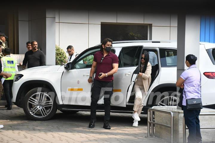 Mahendra Singh Dhoni snapped at the airport