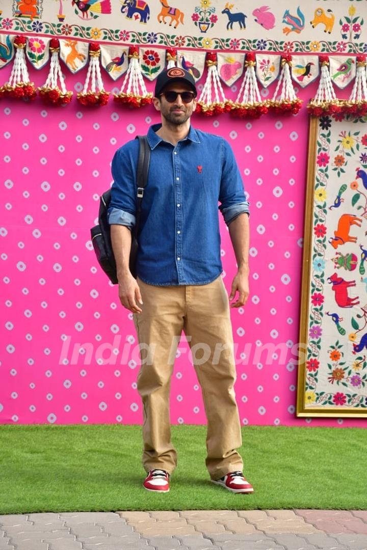 Aditya Roy Kapur spotted at the Jamnagar airport