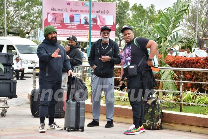 Celebrities snapped at Jamnagar airport 