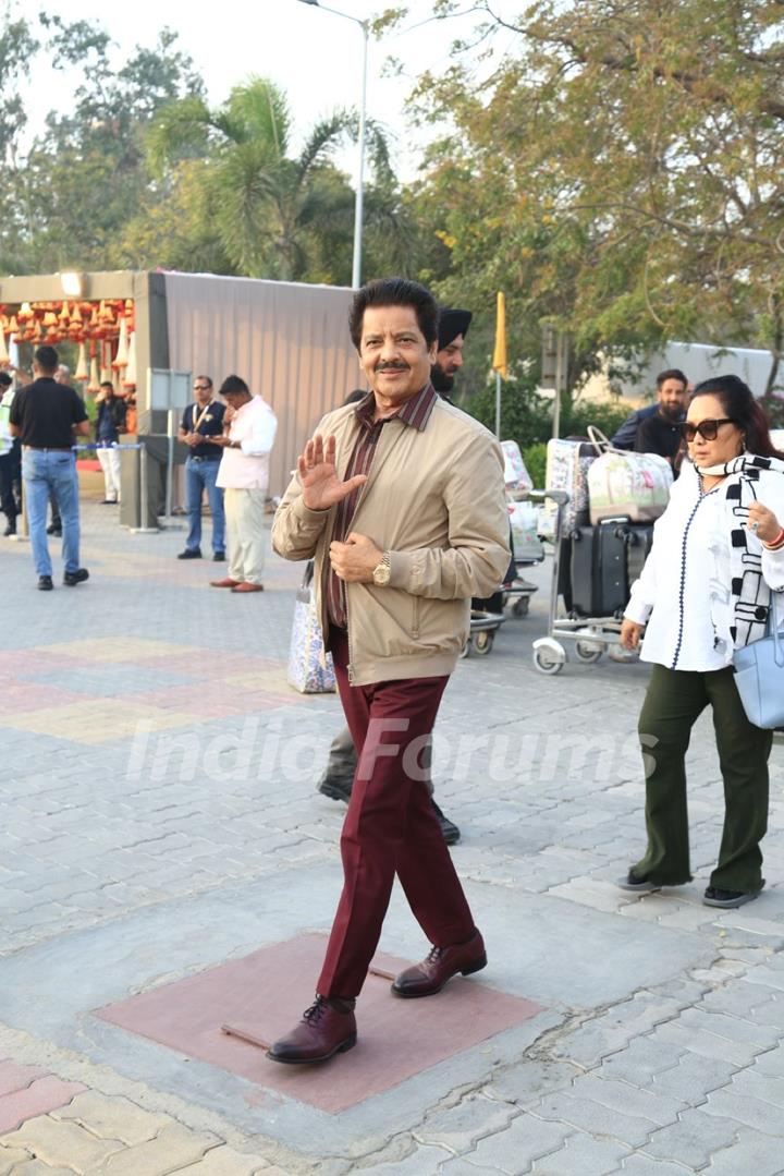 Udit Narayan spotted at Jamnagar airport