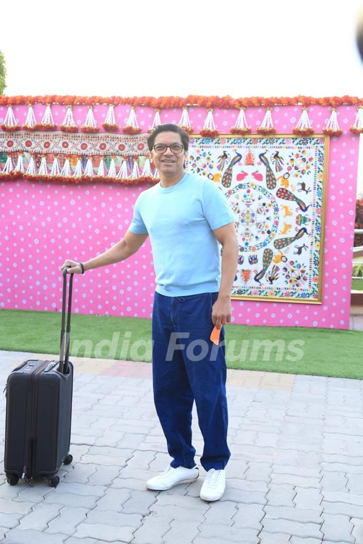 Shaan spotted at Jamnagar airport